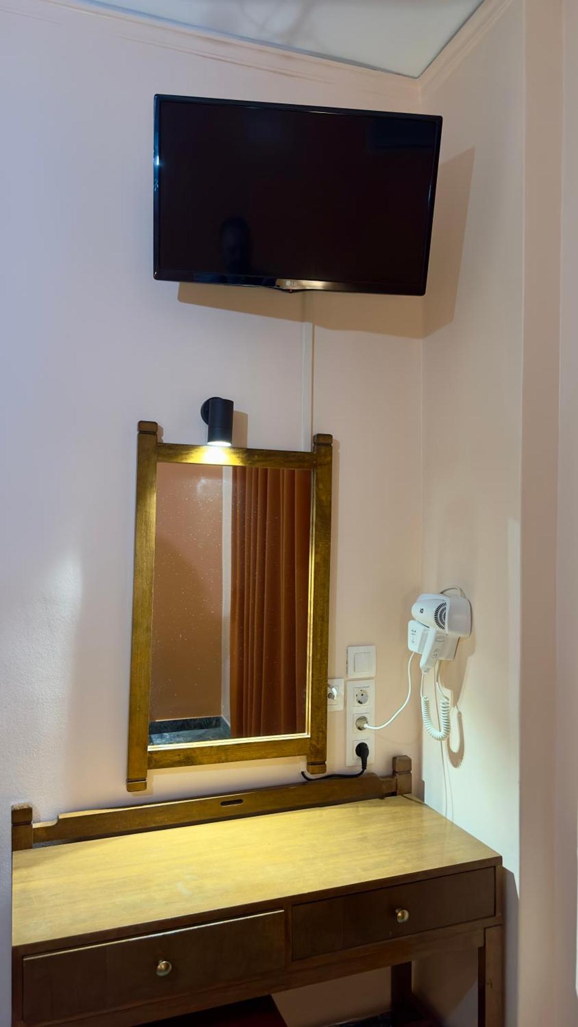 Hotel Cosmos Athens Ngoại thất bức ảnh